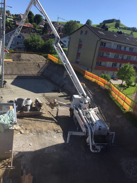 Betonierarbeiten mit der Betonpumpe 36m