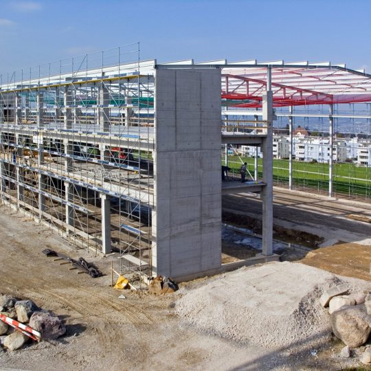 Hallensysteme mit vorgespannten Betonelementen - saw spannbetonwerk ag