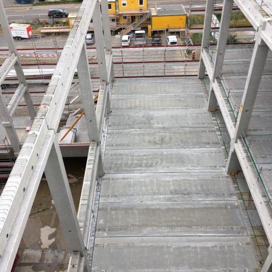 Hallensysteme mit vorgespannten Betonelementen - saw spannbetonwerk ag