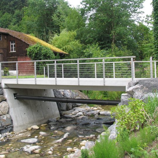 Brückenelement aus Fertigbetonelementen