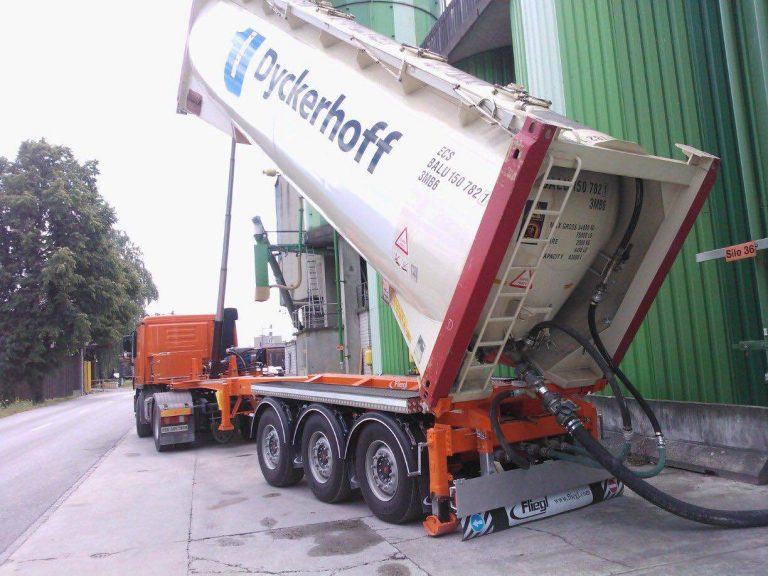 Container-Sattelzug für Containertransporte - saw schmitter ag