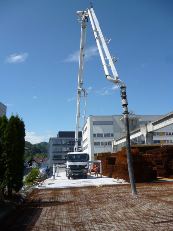 Betonierarbeiten mit der Betonpumpe 36m