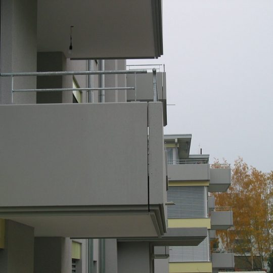 Balkonbrüstungen aus Fertigbetonelementen