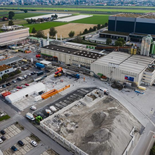 News - Luftaufnahme des Areals mit Festzelt