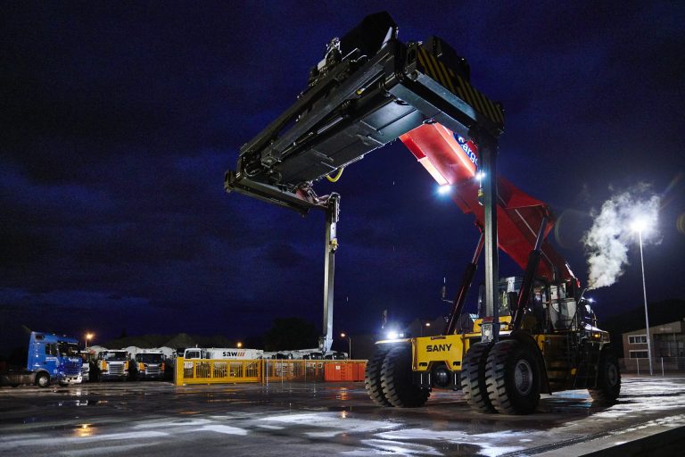 Reach Stacker Containerverlad Bahn-Strasse - saw schmitter ag