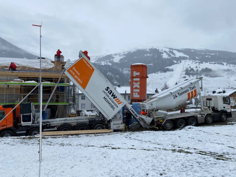 MixMobil und Hochmulde im Einsatz