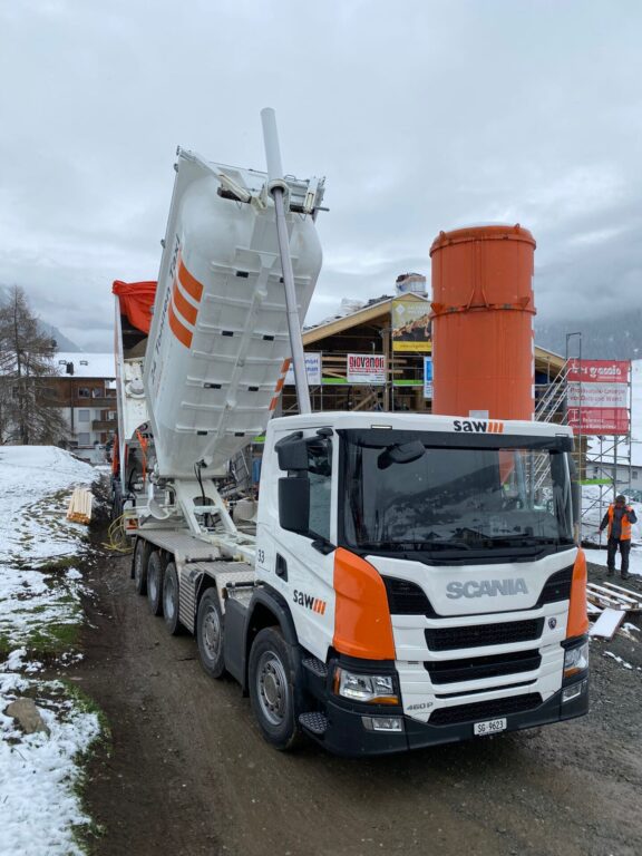 MixMobil und Hochmulde im Einsatz