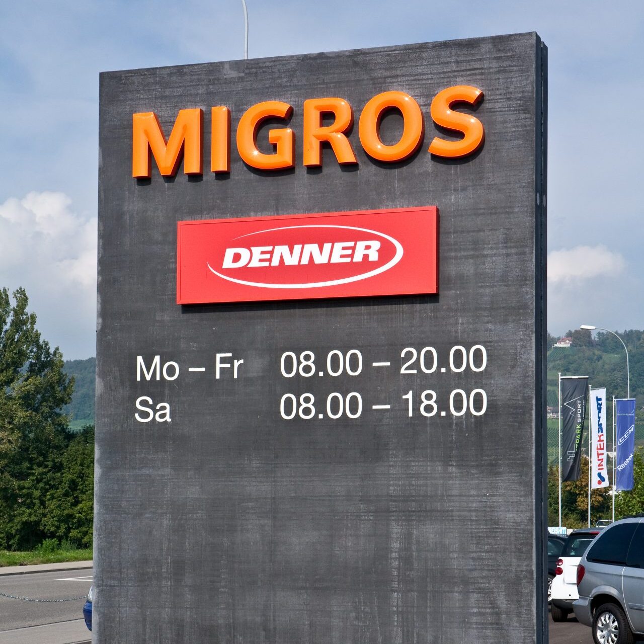 Werbetafeln aus Fertigbetonelementen