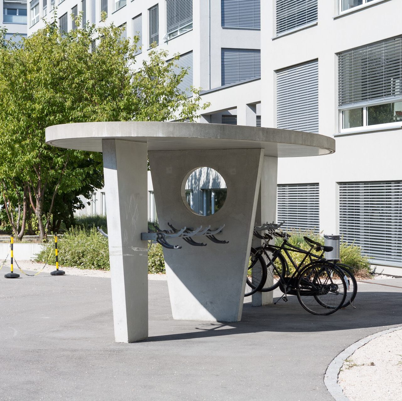 Fahrradunterstände aus Fertigbetonelementen