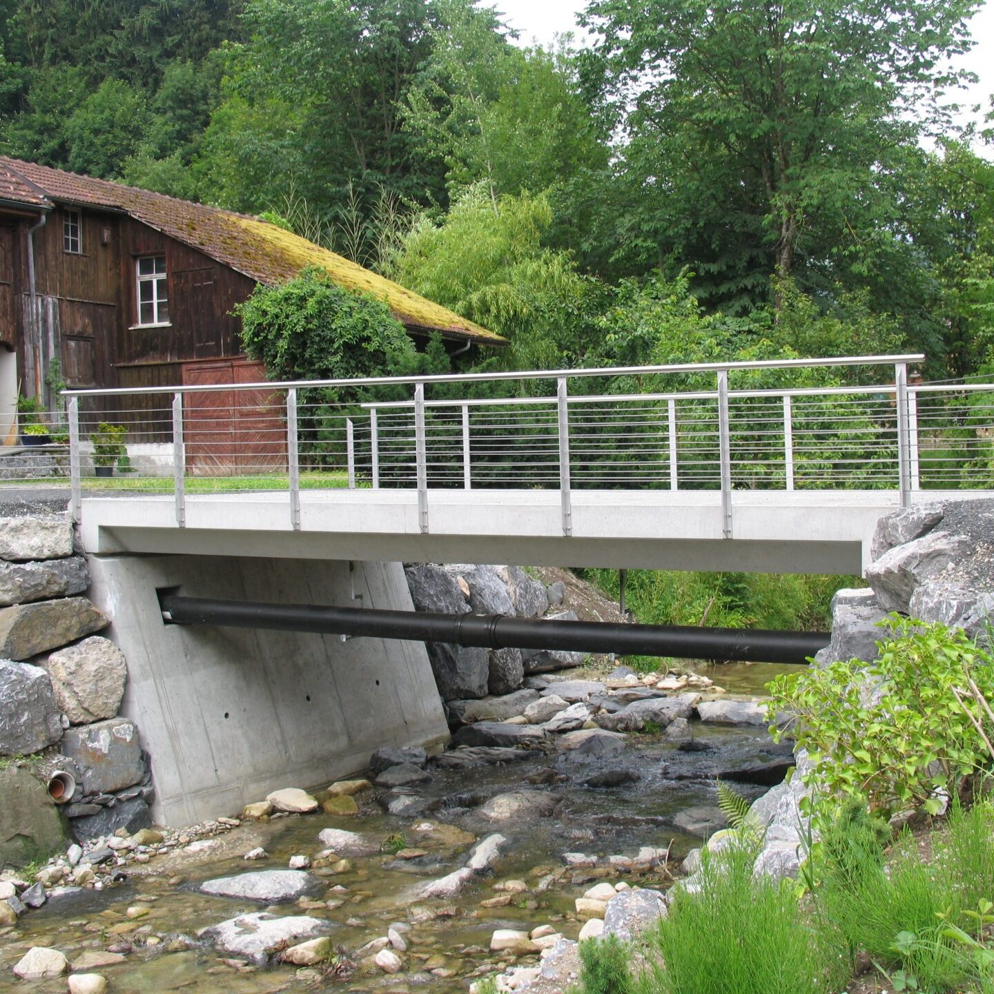 Brückenelement aus Fertigbetonelementen