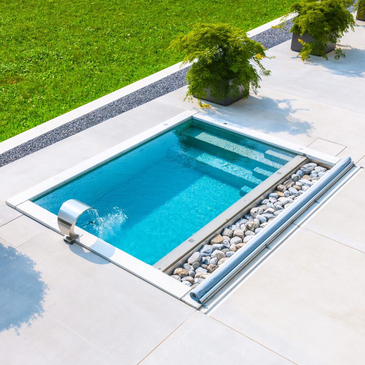 Schwimmbad aus Fertigbetonelementen