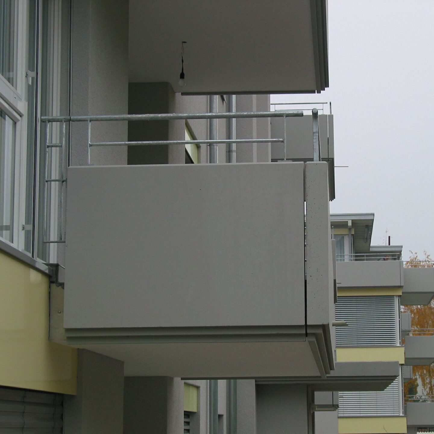 Balkonbrüstungen aus Fertigbetonelementen